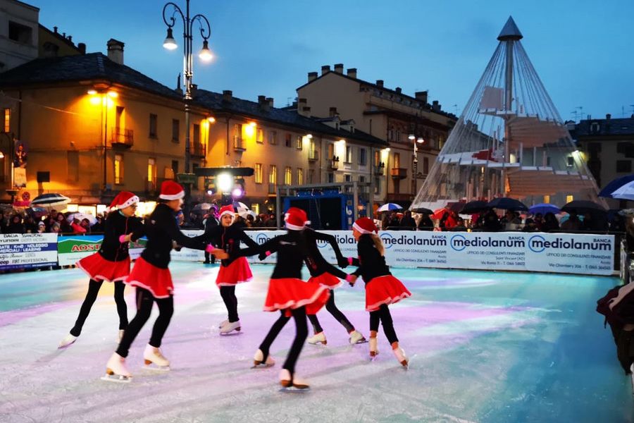 Ad Aosta fa caldo, rinviata l'apertura della pista di pattinaggio