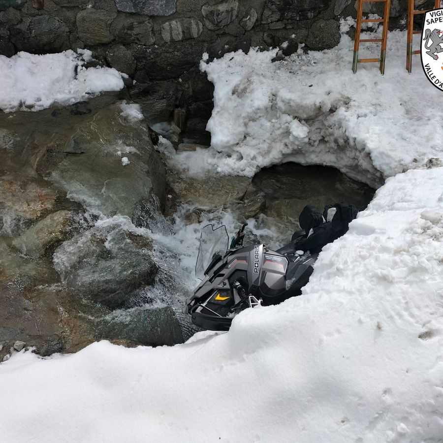 Motoslitta nel torrente, in rianimazione tre dipendenti del 'Baita Cretaz'