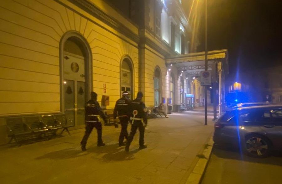 Agenti della Polizia locale intervenuti alla stazione di Aosta