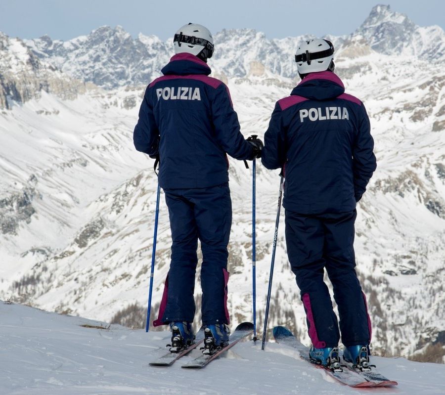 Sugli sci completamente ubriaco, multato turista a Courmayeur