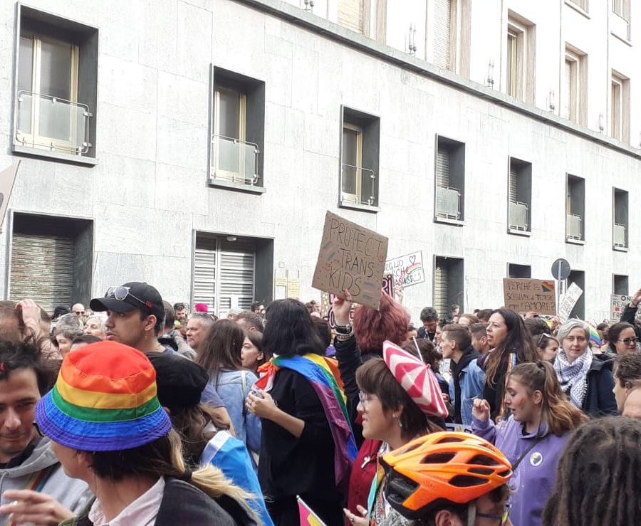 Oltre duemila persone hanno sfilato in festa all'Aosta Pride 2024
