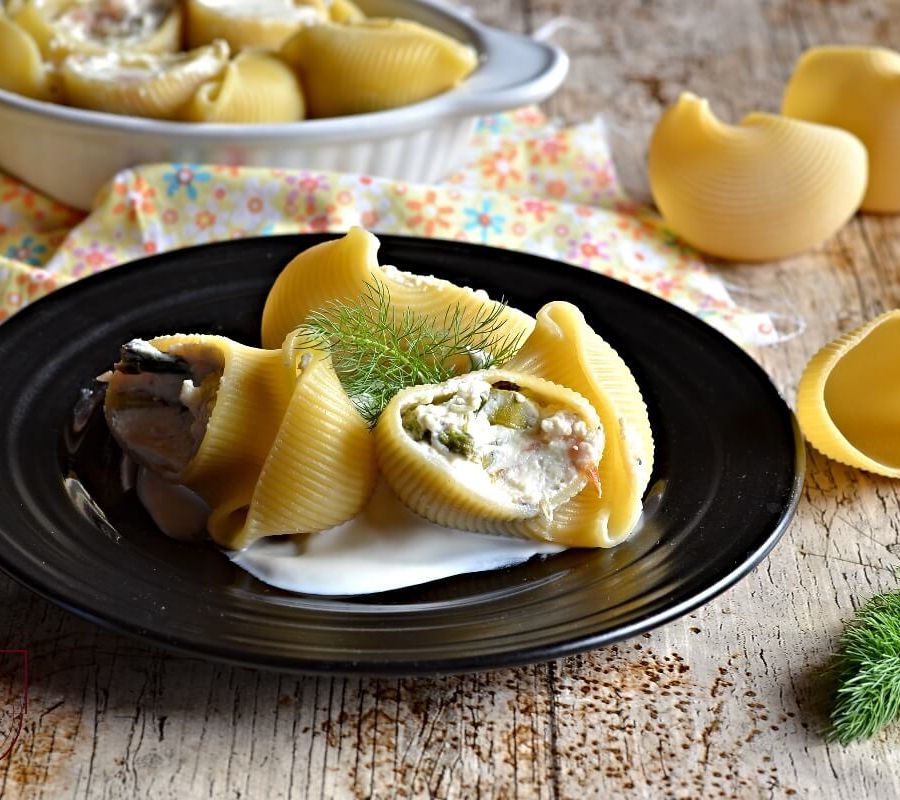 Conchiglioni ripieni di asparagi e salmone