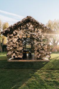 Lettura d'arte domenicale; 'Cooking The World' (2022) di Subodh Gupta
