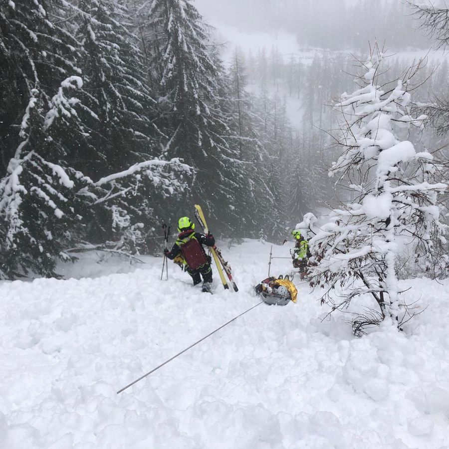 Recuperati un freerider ferito e quattro bloccati in un canalone in Val Veny