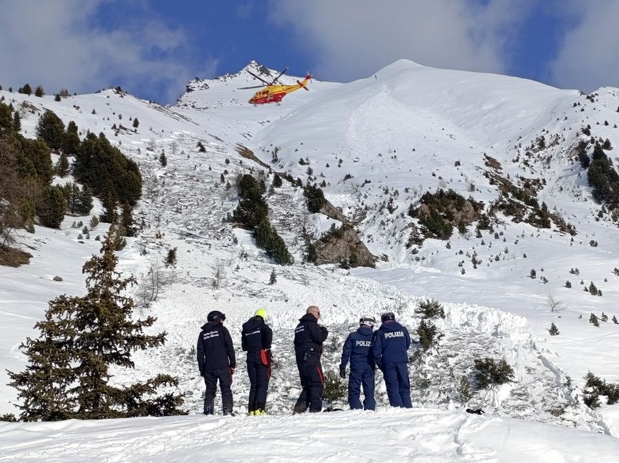 Salvo sciatore coinvolto in valanga a Pila