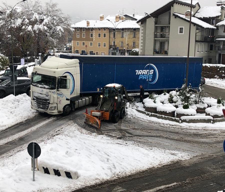 Aosta, divampano le polemiche sui ritardi nello sgombero neve