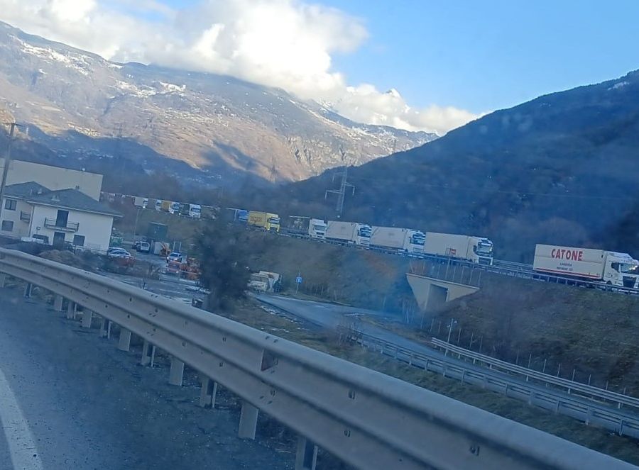 Tir dal Frejus verso il Bianco, si corre ai ripari per evitare la paralisi dell'A5