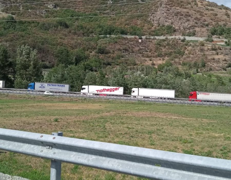 Viabilità in crisi, obbligo di uscita a Chatillon per auto e moto verso la Francia