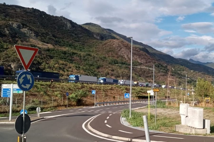 Migliora lentamente la viabilità al tunnel del Bianco