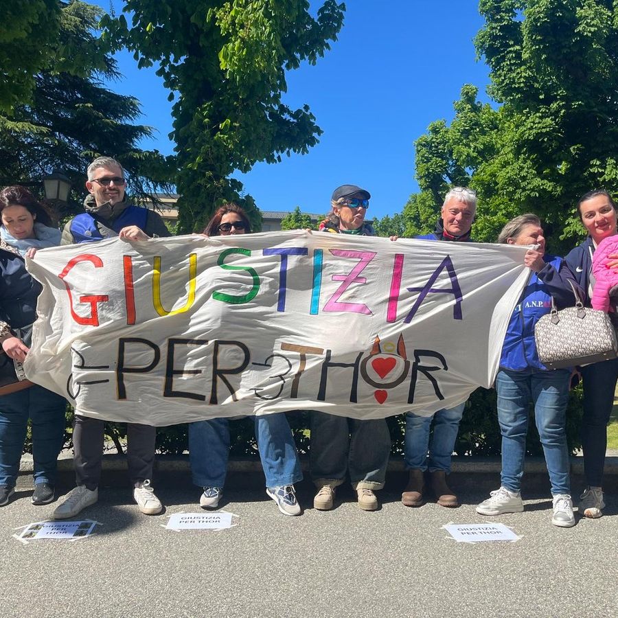 Sit-in degli animalisti