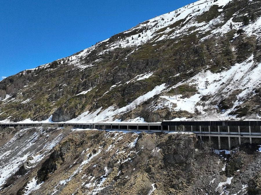 'Miracolo' degli svizzeri: riaperto il tunnel del Gran San Bernardo