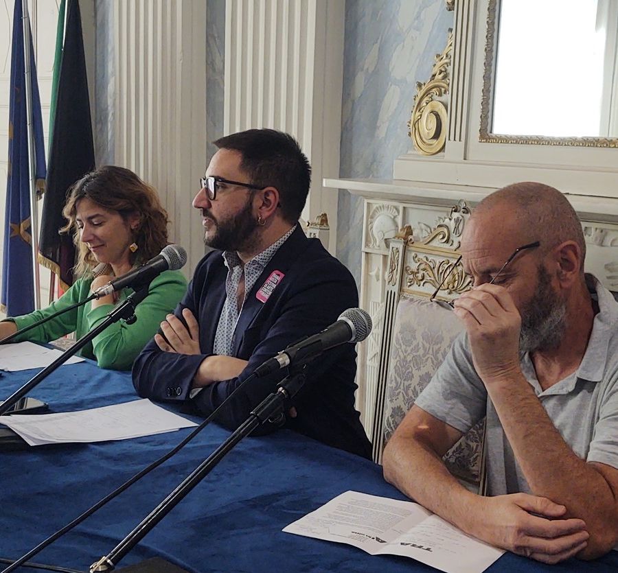 Da sn Giulia Giglio, Samuele Tedesco e Luciano Seghesio durante la presentazione di Tramà