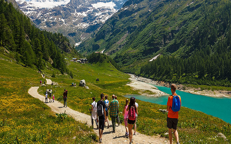 Gli stranieri hanno 'salvato' il turismo di giugno in Valle