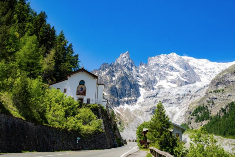 Courmayeur, su servizio navette e costo parcheggi botta e risposta tra Comune e Comitato Val Veny