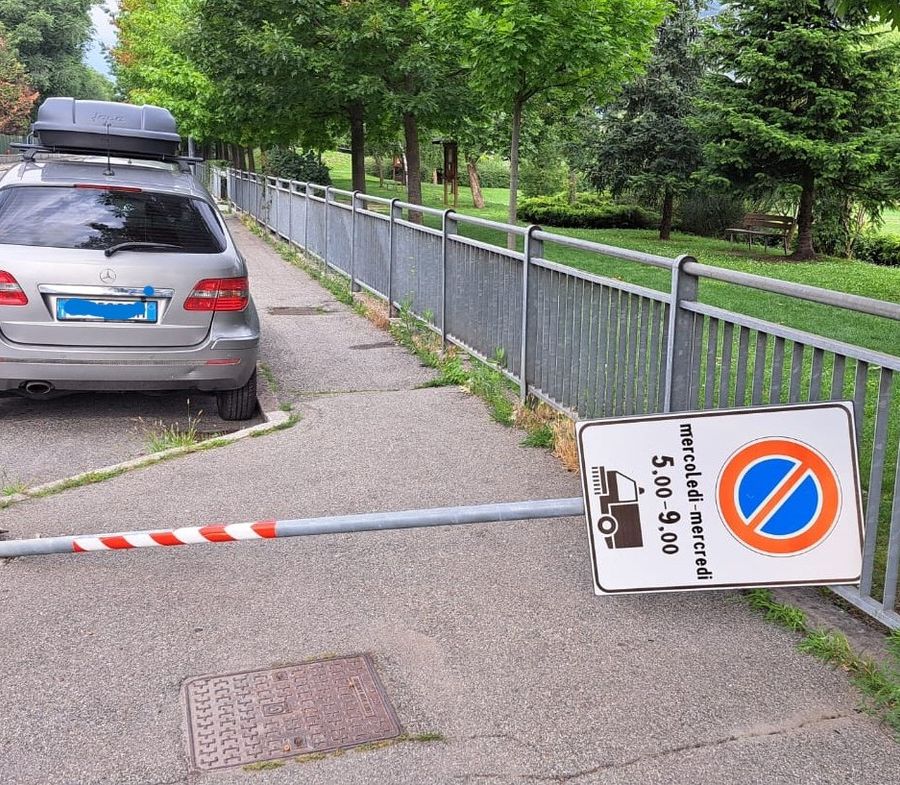 Vandali scatenati nella notte tra Gressan e Aosta
