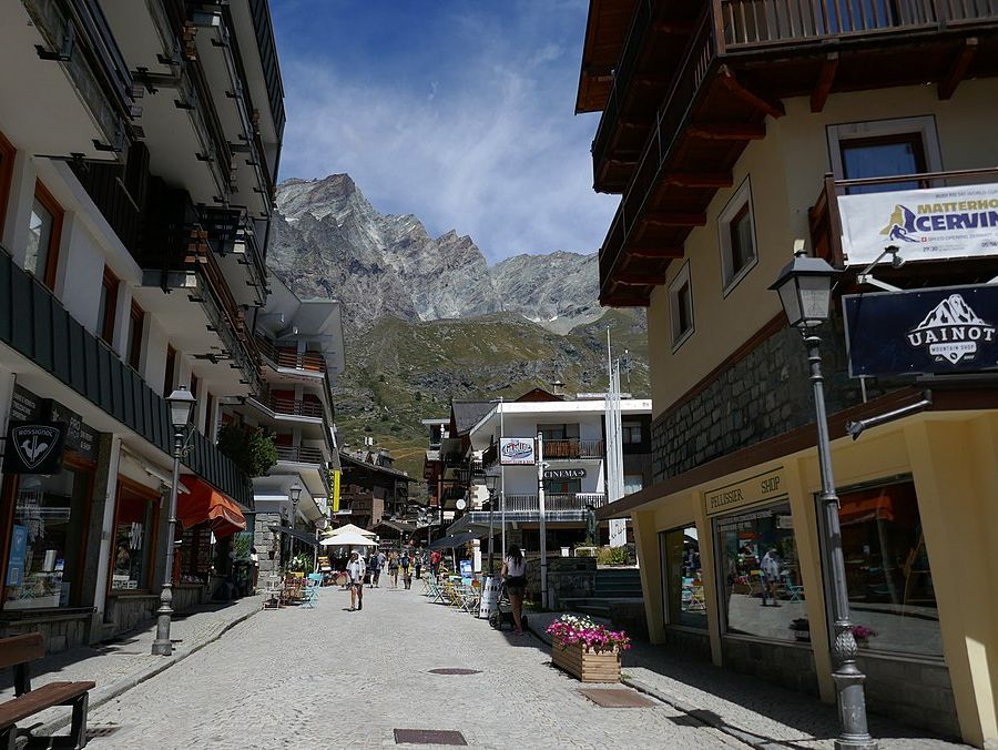 Via Carrel a Cervinia