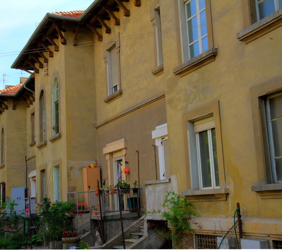 Aosta, asta deserta, le 'Villette' del quartiere Cogne ora si vendono in lotti