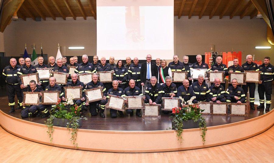 Consegnati diversi attestati di buon operato ai Vigili del fuoco volontari