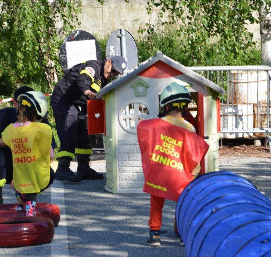 Saint-Pierre, bimbi in festa per l'evento 'Pompieri per un giorno'