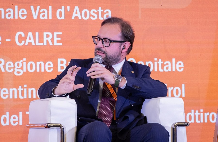 Stefano Aggravi durante il suo intervento a Trento