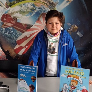 Successo a Volandia per Valerio Boggia; libri, emozioni e un parapendio tra gli aerei