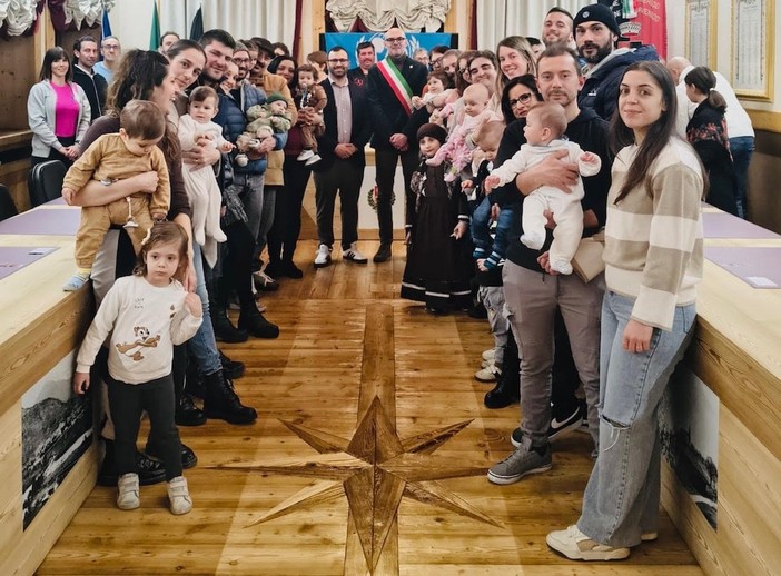 Charvensod saluta i 14 nuovi nati del 2025