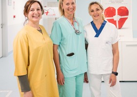 Al centro Sara Calligaro,responsabile del Coordinamento Ospedaliero per la donazione di organi e tessuti; a sn Morena Gualtieri e a dx Francine Massariol, infermiere esperte in Procurement