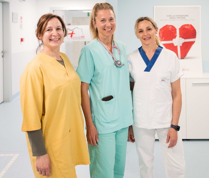 Al centro Sara Calligaro,responsabile del Coordinamento Ospedaliero per la donazione di organi e tessuti; a sn Morena Gualtieri e a dx Francine Massariol, infermiere esperte in Procurement