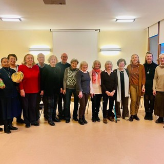 Foto di gruppo per i partecipanti al laboratorio di CourmATTIVI