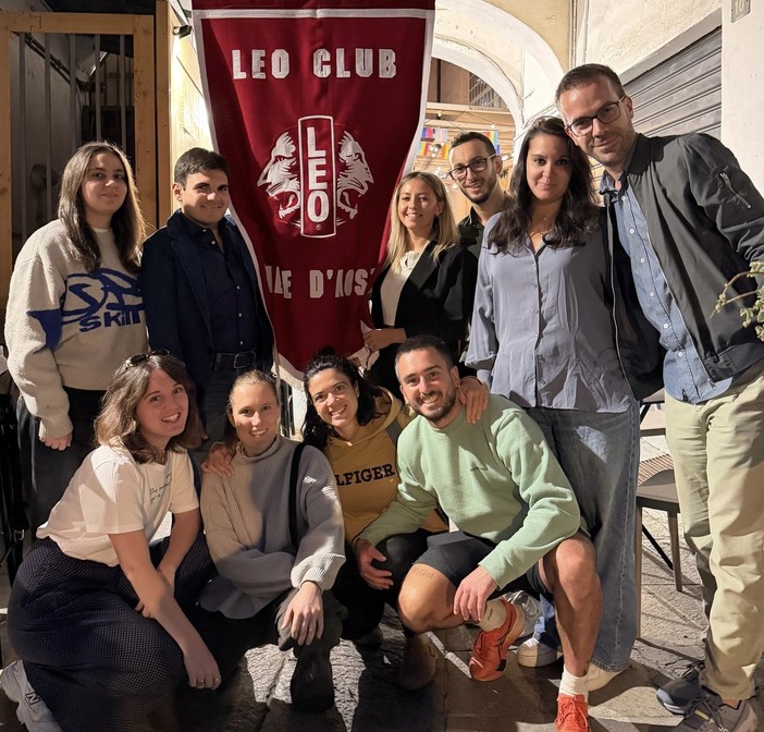 Il direttivo Leo Club VdA; da sn fila in alto Jessica Cagniney, Giuseppe Cairo, Rossana Scapoli, Joseph Amisano, Jenny Cagniney, Laurent Mattia Braga (cerimoniere uscente e storico membro del gruppo).