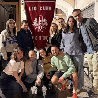 Il direttivo Leo Club VdA; da sn fila in alto Jessica Cagniney, Giuseppe Cairo, Rossana Scapoli, Joseph Amisano, Jenny Cagniney, Laurent Mattia Braga (cerimoniere uscente e storico membro del gruppo).