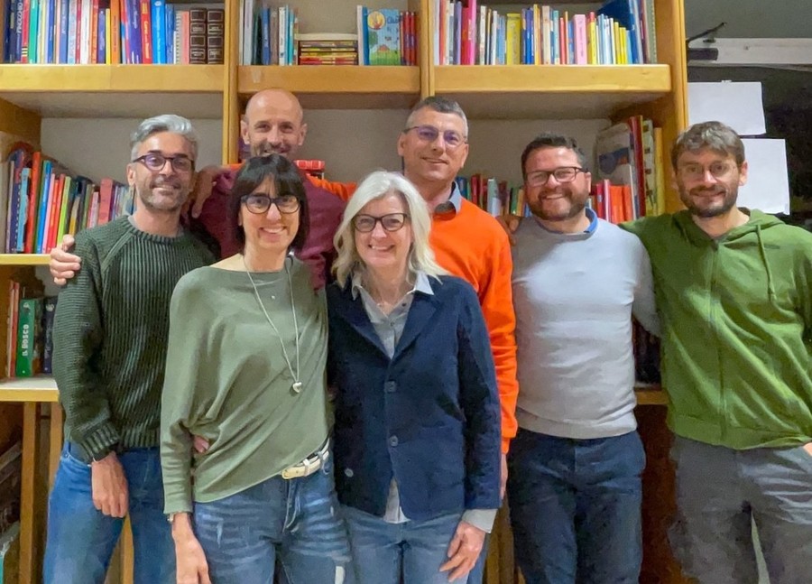 In alto da sn a dx Rassel Tresca consigliere, Italo Théodule tesoriere, Francesco Bonvicini vicepresidente, Jean Paul Tournoud presidente. In basso da sn a dx: Marcella Mantova segretaria e Alessandra Benzo consigliera