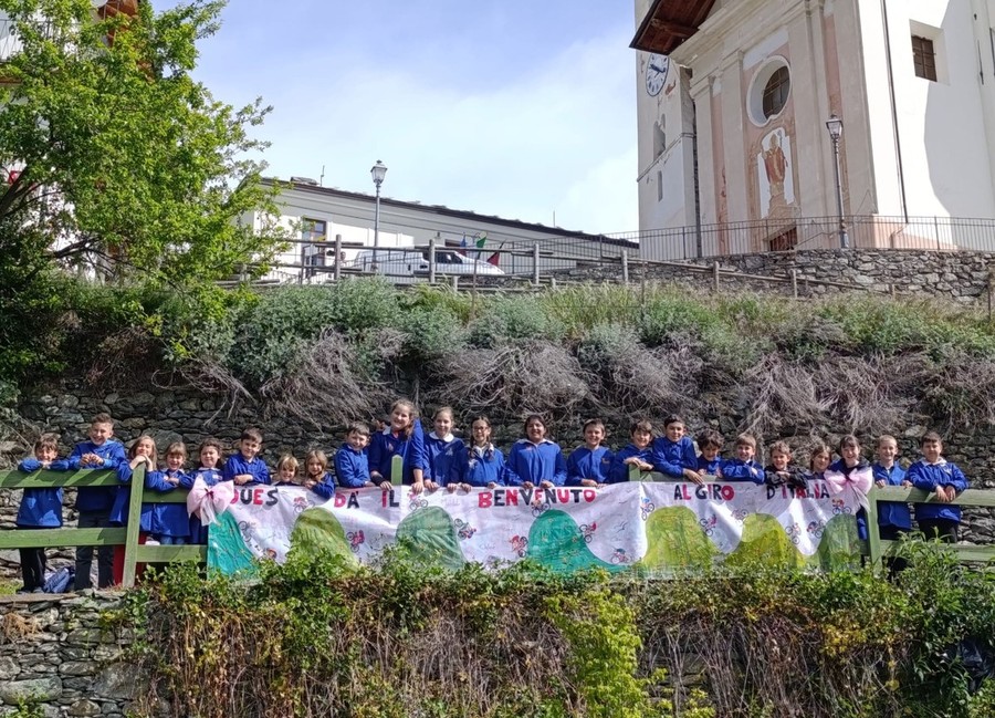 Foto di gruppo per i bimbi del paese Foto di gruppo per i bimbi del paese