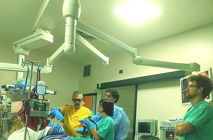 L'équipe della Gastroenterologia esegue intervento con tecnica mininvasiva