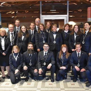 Da sn in basso: Marie-Claire Deanoz (degustatrice), Massimo Marconcini, Salvatore Contu, Alessandra De Agazio, Tiziano Artaz, Vincenzo Basile(degustatore); in seconda fila: Alessandra Consolati, Donatella Tagliaferri, Edi Henriet, Giovanni Bernardi Chiara Pignatelli, Chiara Paternoster, Angela Dayné, Sara Berti, Lara Charruaz, Stefania Felace, Tatiana Chunyaeva(degustatrice) ; in terza fila: Massimiliano Pession, Pierluigi Berti (degustatore), Nadine Chatrian