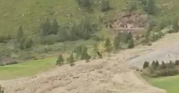 Frane e bomba d'acqua sul campo da golf e su frazioni di Breuil Cervinia Frane e bomba d'acqua sul campo da golf e su frazioni di Breuil Cervinia