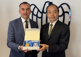 Il presidente di Confindustria VdA, Francesco Turcato e il consigliere dell’Ufficio economico e commerciale del Consolato cinese, Geng Xiewei
