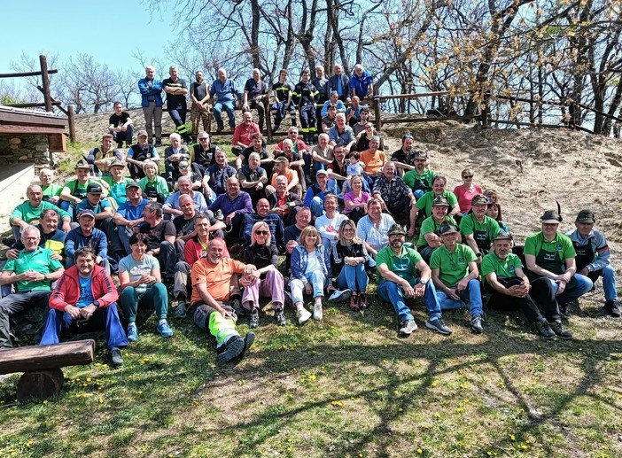 Foto di gruppo per i partecipanti alla corvée di Saint Christophe Foto di gruppo per i partecipanti alla corvée di Saint Christophe