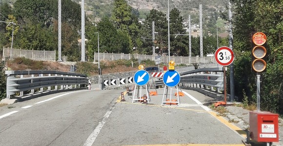 Pontey, fermate dei bus soppresse; la minoranza denuncia disagi per studenti e anziani