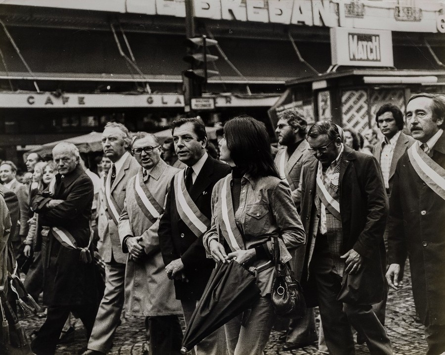 F.do M. Dondero Vintage Manifestazione Sindaci Union de La Gauche Parigi1976 ©️ Archivio Mario Dondero
