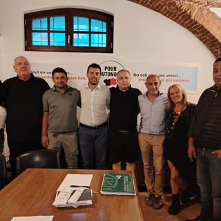 La Sezione Aosta di Pla: da sn Monica Schiavello consigliere; Aldo Di Marco, Segretario politico; Francesco Macrì, consigliere; Marco Carrel, Presidente; Bonifacio Di Pietrantonio, coordinatore sezione; Giorgio Giovinazzo, consigliere comunale di Aosta; Federica Sagaria, vicecoordinatrice sezione; Hicham Fannan, consigliere