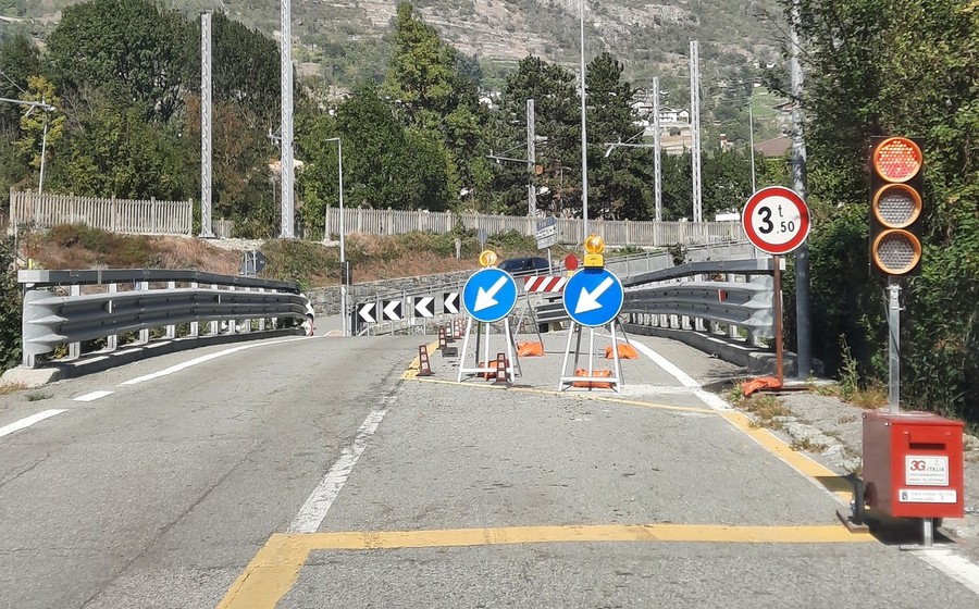 Pontey, fermate dei bus soppresse; la minoranza denuncia disagi per studenti e anziani Pontey, fermate dei bus soppresse; la minoranza denuncia disagi per studenti e anziani