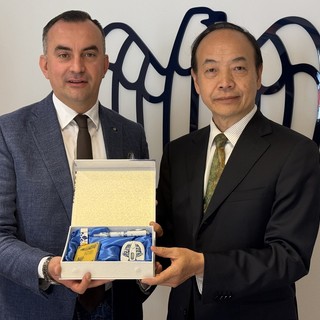 Il presidente di Confindustria VdA, Francesco Turcato e il consigliere dell’Ufficio economico e commerciale del Consolato cinese, Geng Xiewei