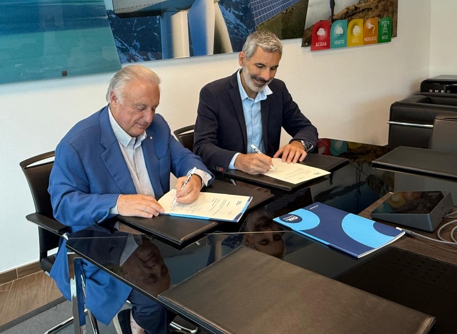 Da sn Graziano Dominidiato presidente Fipe Confcommercio VdA ed Enrico De Girolamo, presidente e Amministratore delegato CVA Energie