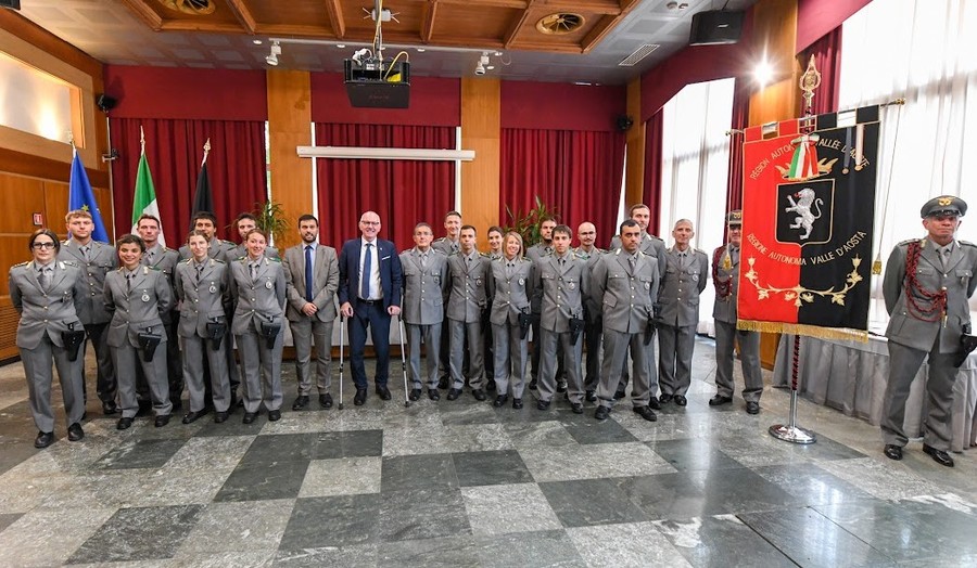 Foto di gruppo per i 16 nuovi agenti Forestali