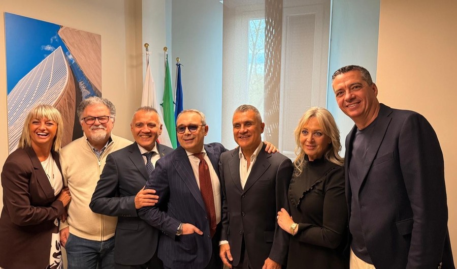 La nuova Giunta Fiavet (prima da sn Chiara Fabbri)