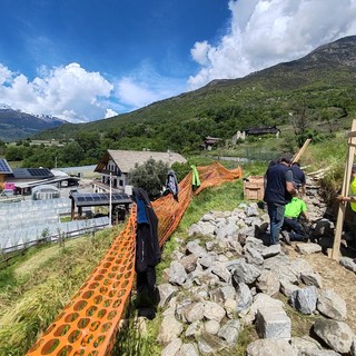 Un intervento di ripristino di muretto a secco nell'ambito del progetto GAL