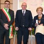 Giovanna Rabbia insieme al Presidente della Giunta, Renzo Testolin e al presidente del Celva, Alex Micheletto nel giorno della consegna dell'onorificenza Giovanna Rabbia insieme al Presidente della Giunta, Renzo Testolin e al presidente del Celva, Alex Micheletto nel giorno della consegna dell'onorificenza