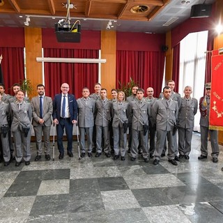 Foto di gruppo per i 16 nuovi agenti Forestali