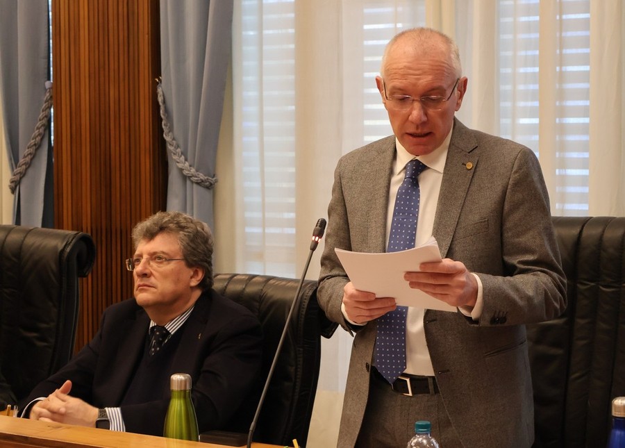 Renzo Testolin nel novembre 2025 illustra il suo programma di Governo al Consiglio Valle Renzo Testolin nel novembre 2025 illustra il suo programma di Governo al Consiglio Valle